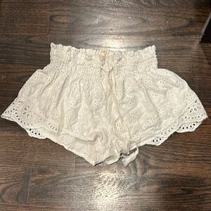 Surf Gypsy eyelet  shorts size L